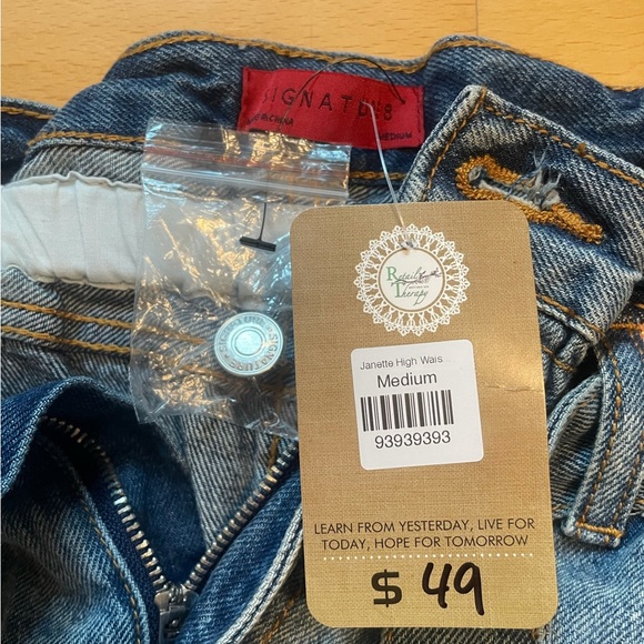 Janette high wasted distressed jean shorts. New with tags. Size medium. - Picture 10 of 10